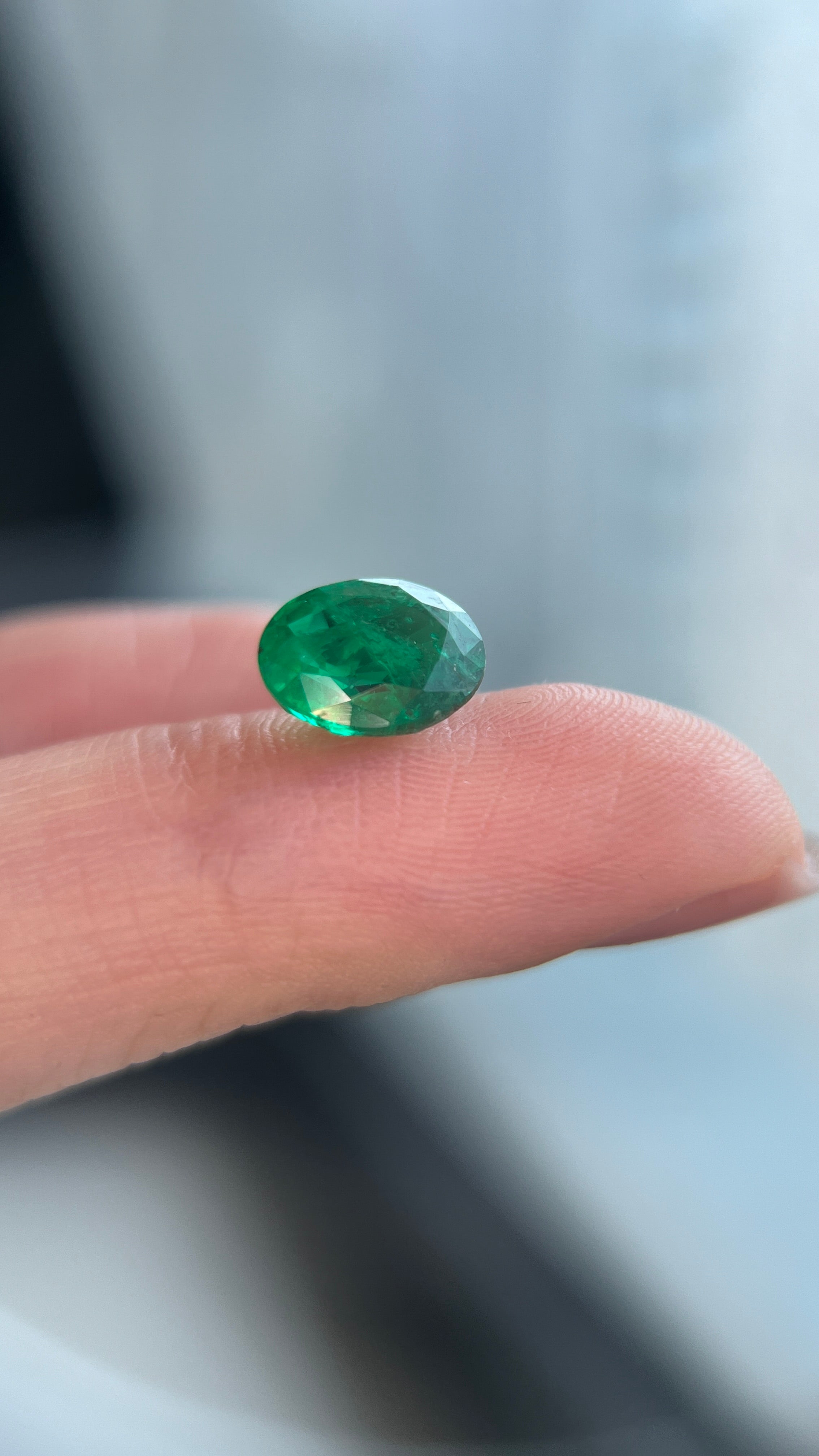 Vivid Green Zambian Emerald (1.62 cts) Vivid Green Zambian Emerald (1.62 cts)