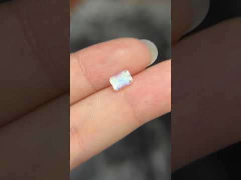 Rainbow Moonstone (0.80 cts)