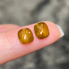 Cushion-shaped yellow salt & pepper diamond pair - 2.32 cts