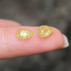 Pear-shaped yellow salt & pepper cabochon diamond pair - 1.36 cts