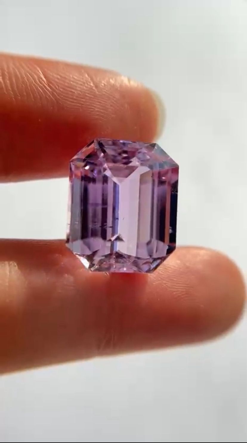 Hot Pink Kunzite Deal (26.62 cts)